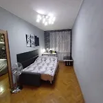 APARTAMENT VENGE -CAŁE MIESZKANIE 46m2 NA WYŁĄCZNOŚĆ - Z JEDNĄ SYPIALNIĄ I JEDNYM SYPIALNO-SALONEM -3 PIĘTRO BEZ WINDY- REZERWACJA BEZ KARTY KREDYTOWEJ-KLIMATYZACJA-NETFLIX-2 ŁÓŻECZKA DZIECIĘCE-ŚNIADANIE XXL 30zł