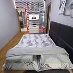 APARTAMENT VENGE -CAŁE MIESZKANIE 46m2 NA WYŁĄCZNOŚĆ - Z JEDNĄ SYPIALNIĄ I JEDNYM SYPIALNO-SALONEM -3 PIĘTRO BEZ WINDY- REZERWACJA BEZ KARTY KREDYTOWEJ-KLIMATYZACJA-NETFLIX-2 ŁÓŻECZKA DZIECIĘCE-ŚNIADANIE XXL 30zł