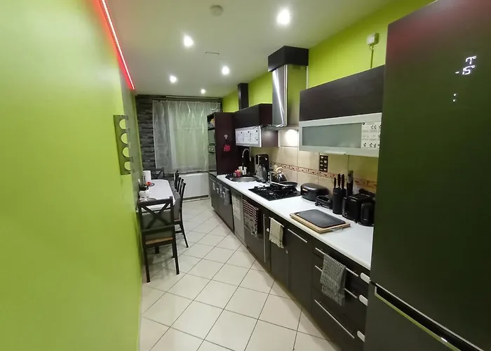 APARTAMENT VENGE -CAŁE MIESZKANIE 46m2 NA WYŁĄCZNOŚĆ - Z JEDNĄ SYPIALNIĄ I JEDNYM SYPIALNO-SALONEM -3 PIĘTRO BEZ WINDY- REZERWACJA BEZ KARTY KREDYTOWEJ-KLIMATYZACJA-NETFLIX-2 ŁÓŻECZKA DZIECIĘCE-ŚNIADANIE XXL 30zł