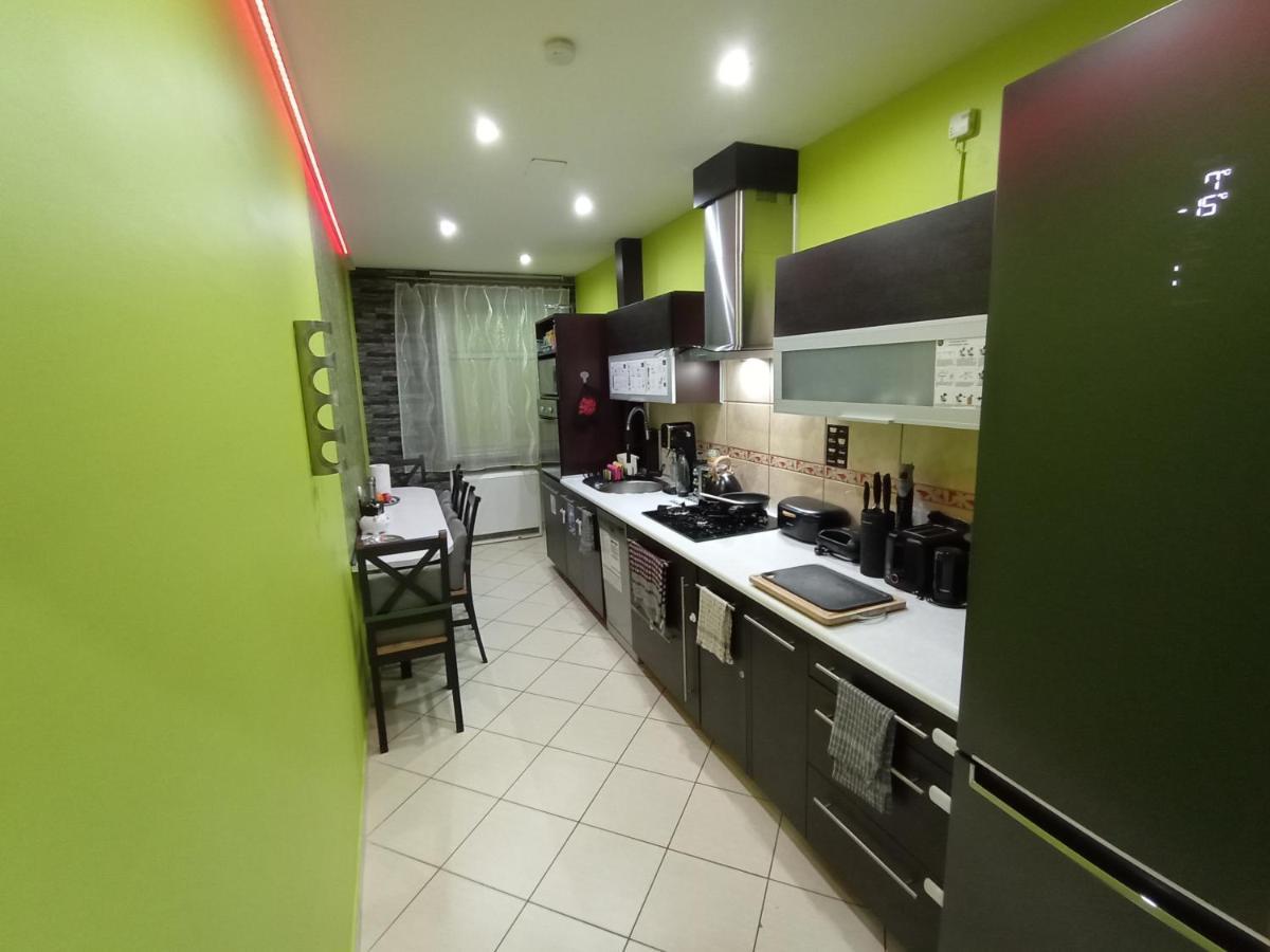 Apartament Venge -całe Mieszkanie 46m2 Na Wyłączność - Z Jedną Sypialnią I Jednym Sypialno-salonem -3 Piętro Bez Windy- Rezerwacja Bez Karty Kredytowej-klimatyzacja-netflix-2 łóżeczka Dziecięce-śniadanie Xxl 30zł Wrocław