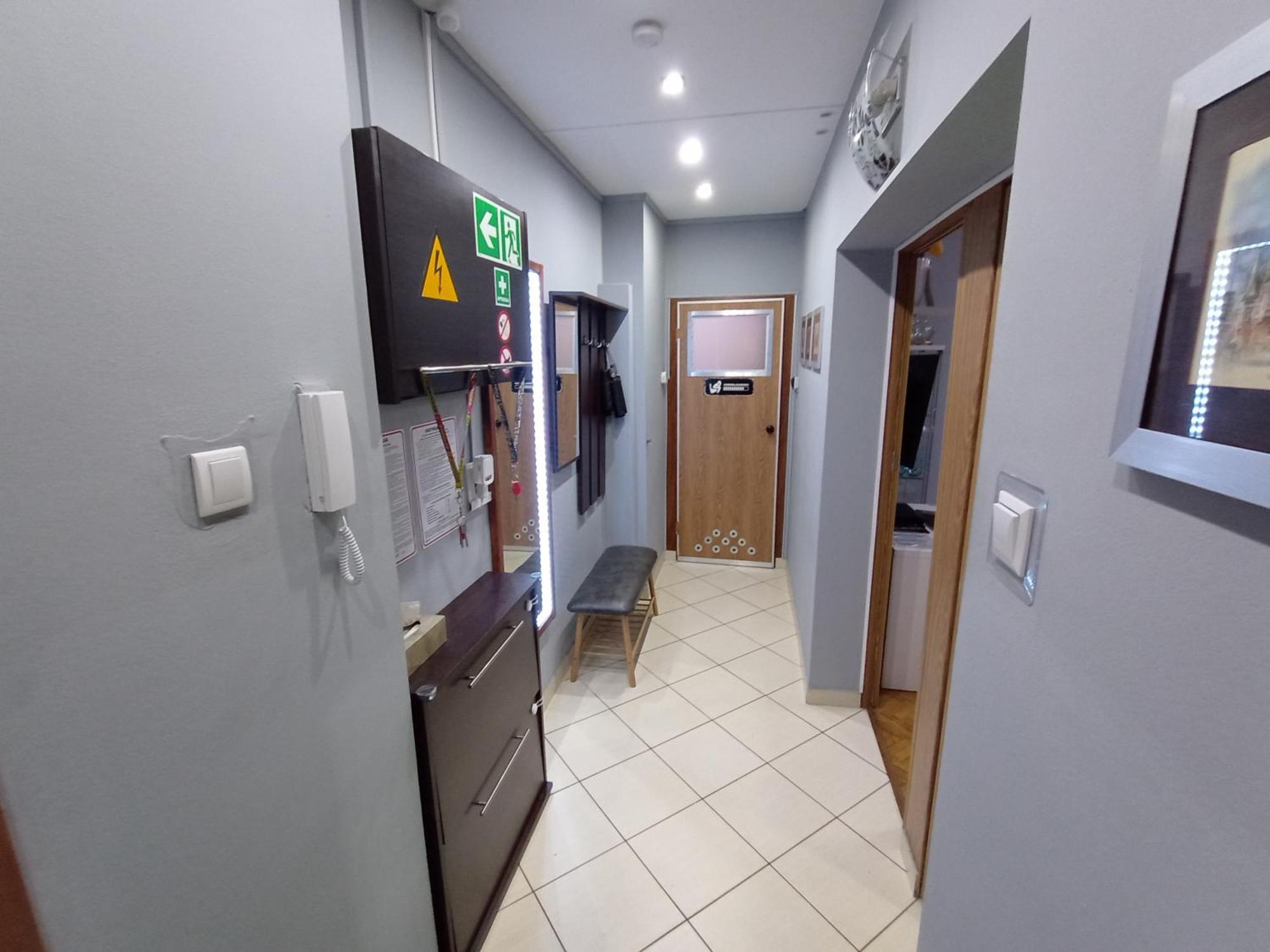 Apartament Venge -całe Mieszkanie 46m2 Na Wyłączność - Z Jedną Sypialnią I Jednym Sypialno-salonem -3 Piętro Bez Windy- Rezerwacja Bez Karty Kredytowej-klimatyzacja-netflix-2 łóżeczka Dziecięce-śniadanie Xxl 30zł *