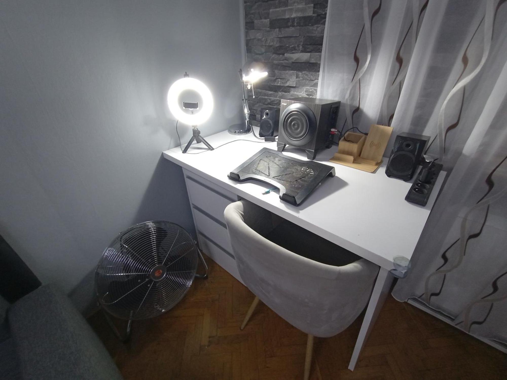 Apartament Venge -całe Mieszkanie 46m2 Na Wyłączność - Z Jedną Sypialnią I Jednym Sypialno-salonem -3 Piętro Bez Windy- Rezerwacja Bez Karty Kredytowej-klimatyzacja-netflix-2 łóżeczka Dziecięce-śniadanie Xxl 30zł Wrocław